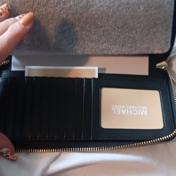 Wallet - Picture 4 of 6